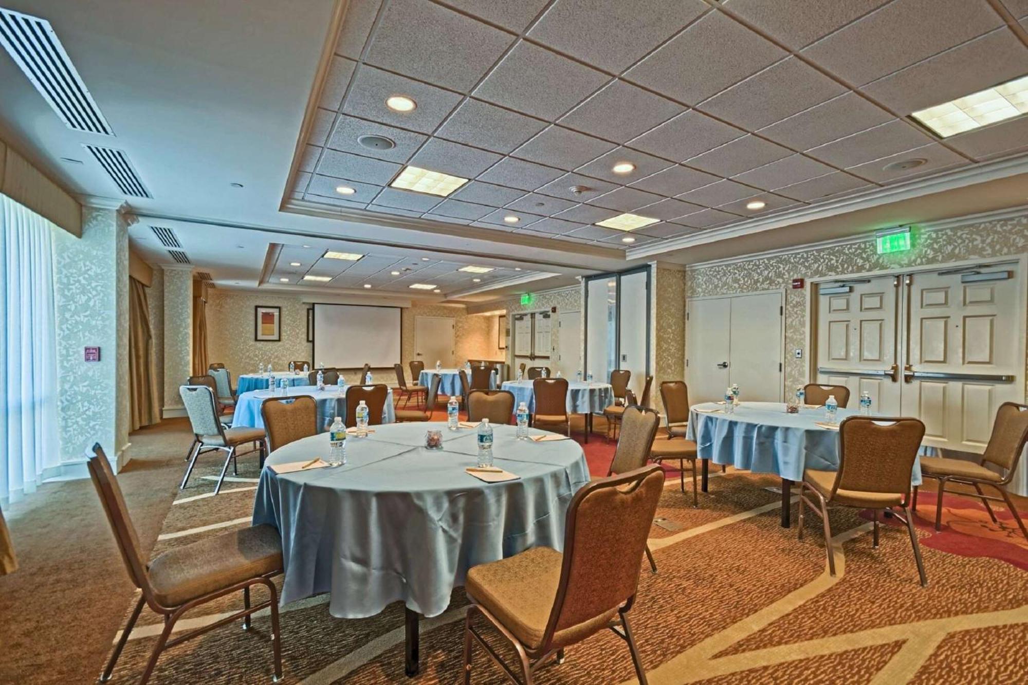 Hilton Garden Inn By Hilton Mount Laurel Exterior photo